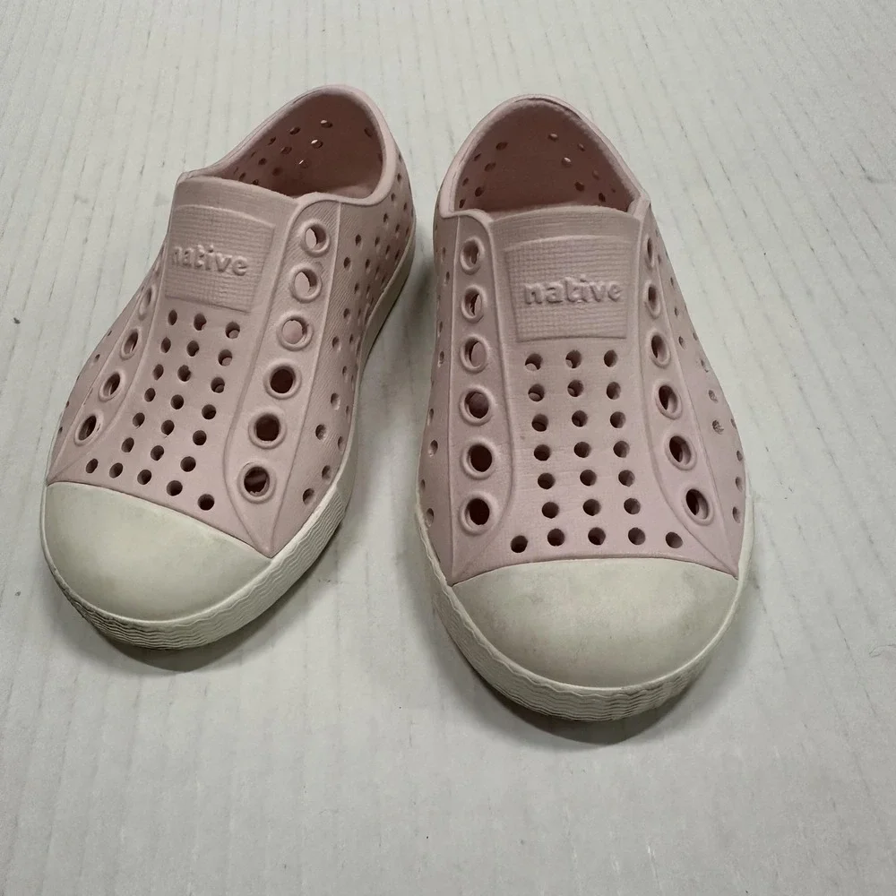 Native Jefferson Slip On Shoes Girls Size 5 Pink Slip On Perforated Rubber Water